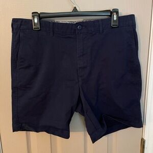 Cremieux men’s navy blue Comfort Stretch flat front 7” shorts w/pockets. Sz. 34.